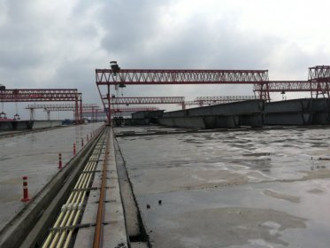梁場龍門吊 地溝供電方式